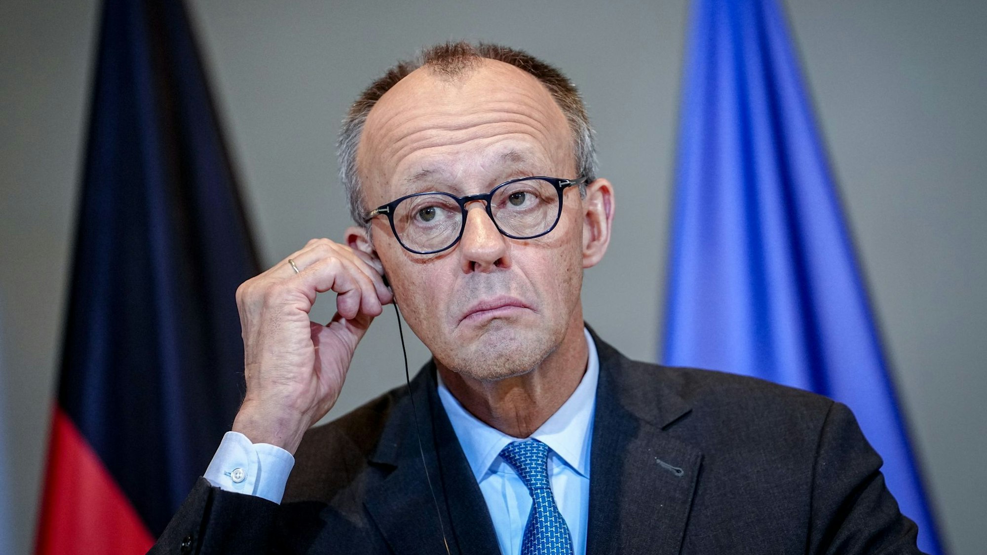 Der Regierungssprecher sieht nur eine äußerliche Ähnlichkeit zwischen Merz und Stromberg. (Archivbild)