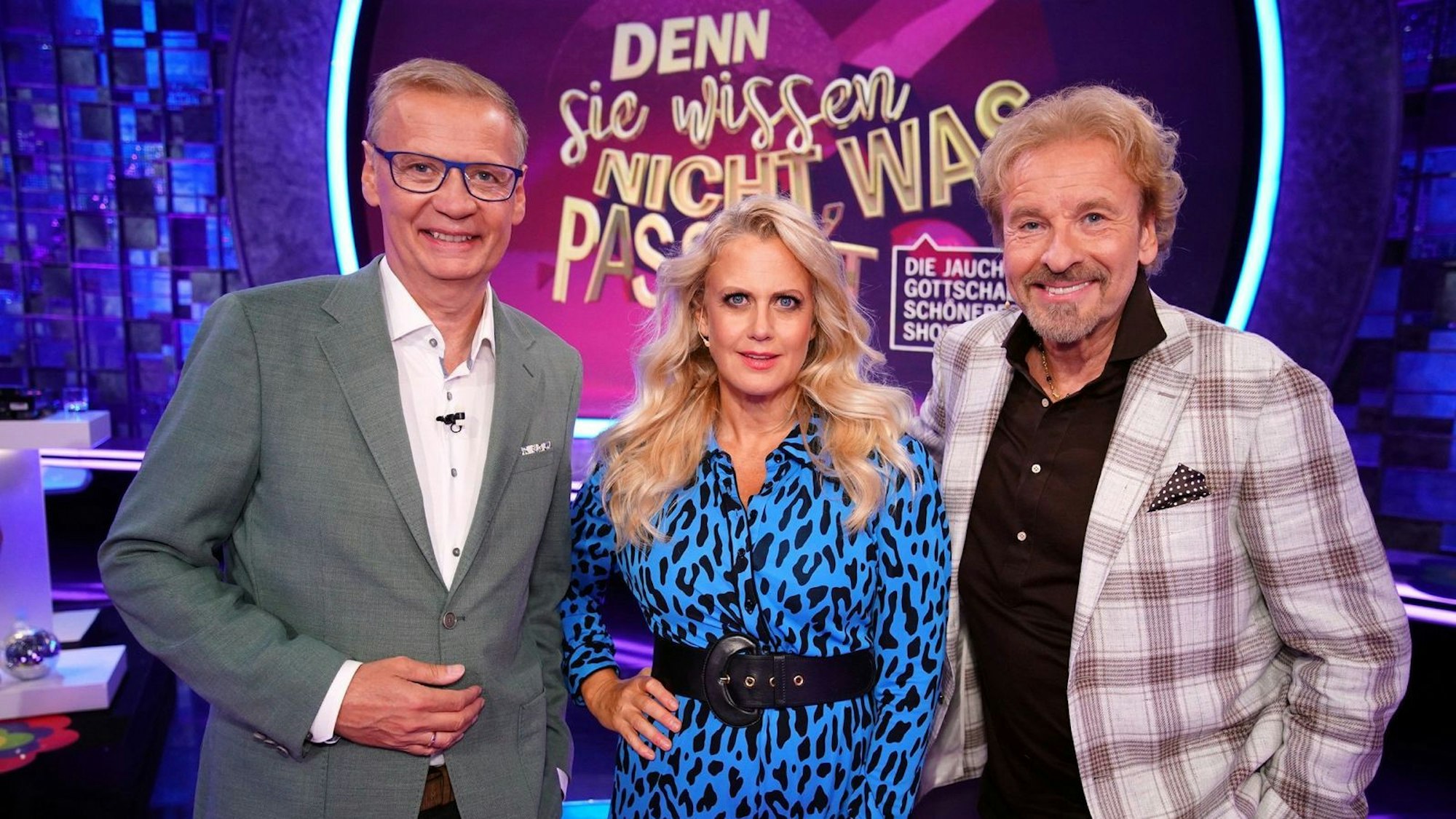 Günther Jauch (links), Barbara Schöneberger und Thomas Gottschalk stehen vor einer denkwürdigen Ausgabe von „Denn sie wissen nicht, was passiert“. (Bild: RTL / Stefan Gregorowius)