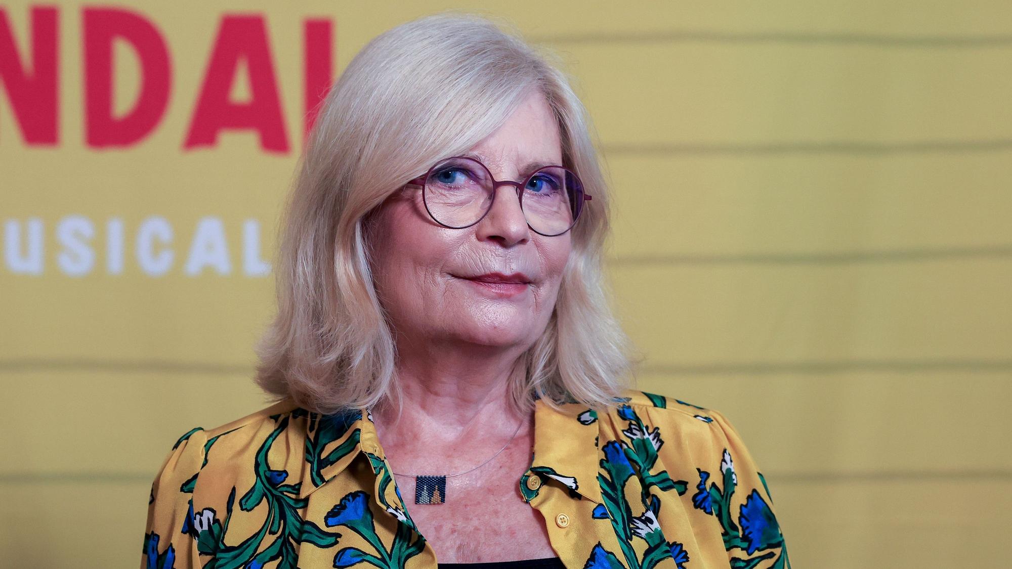 Sabine Postel auf dem roten Teppich der Premiere des Musicals „Bikini-Skandal“.