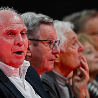 Uli Hoeneß kritisiert den FC Liverpool scharf.