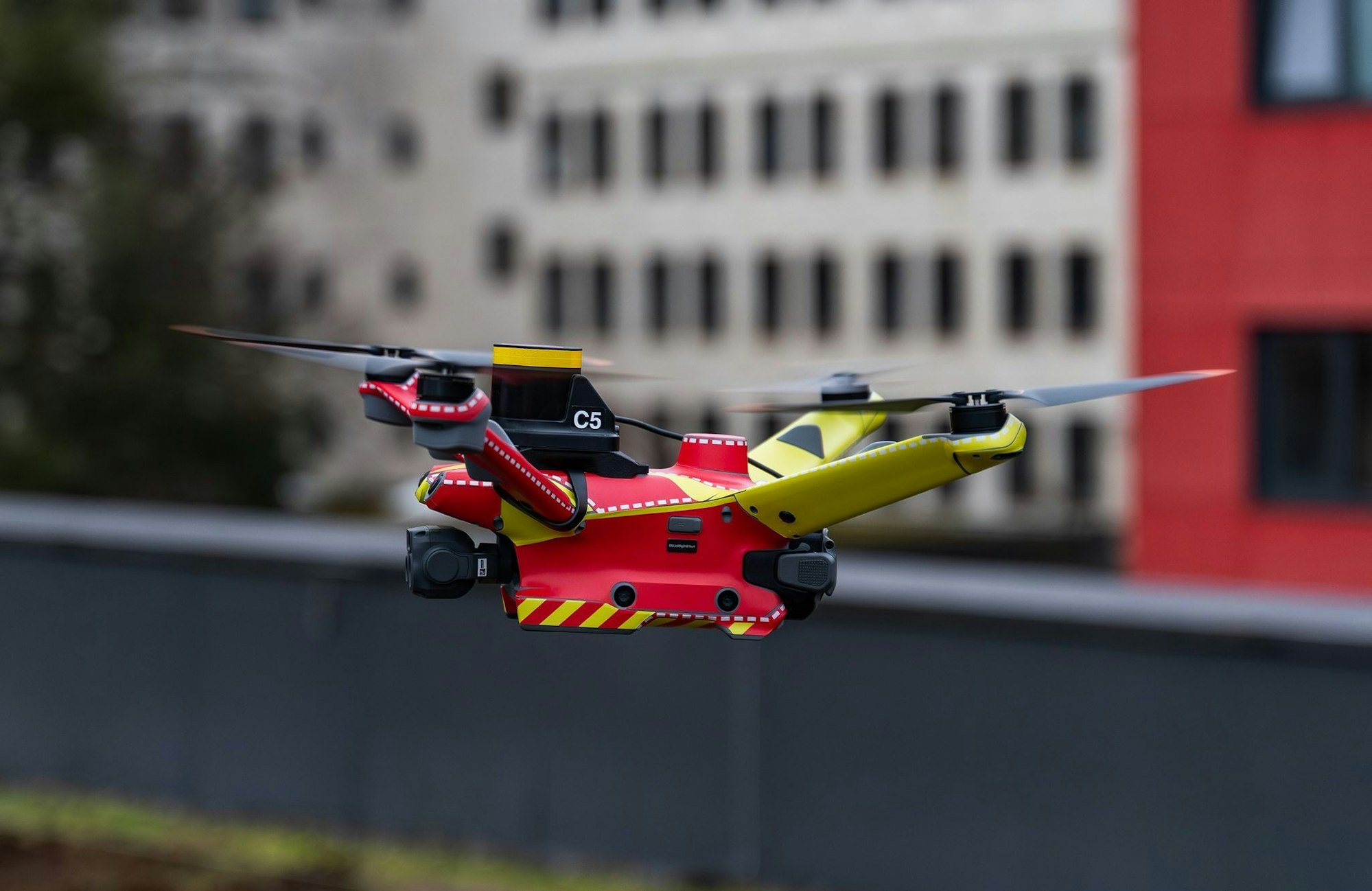 Automatisierte Drohnen sollen künftig Livebilder von Einsatzorten liefern - noch vor Eintreffen der Feuerwehr. (Handout)