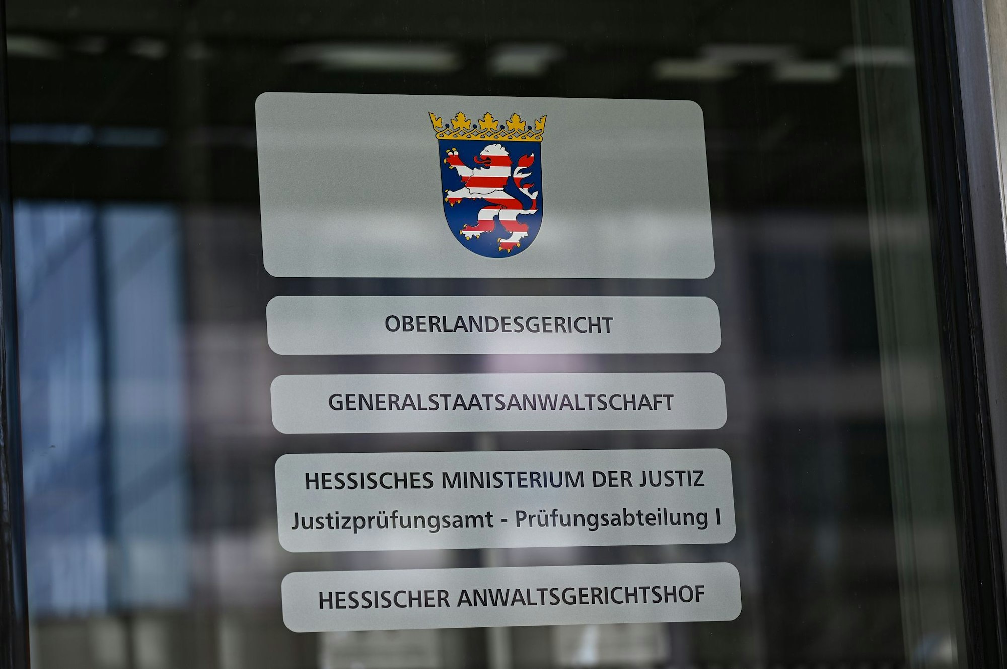 Ermittler der Generalstaatsanwaltschaft konnten die Männer gemeinsam mit der Bundespolizei in Stuttgart festnehmen. (Symbolbild)