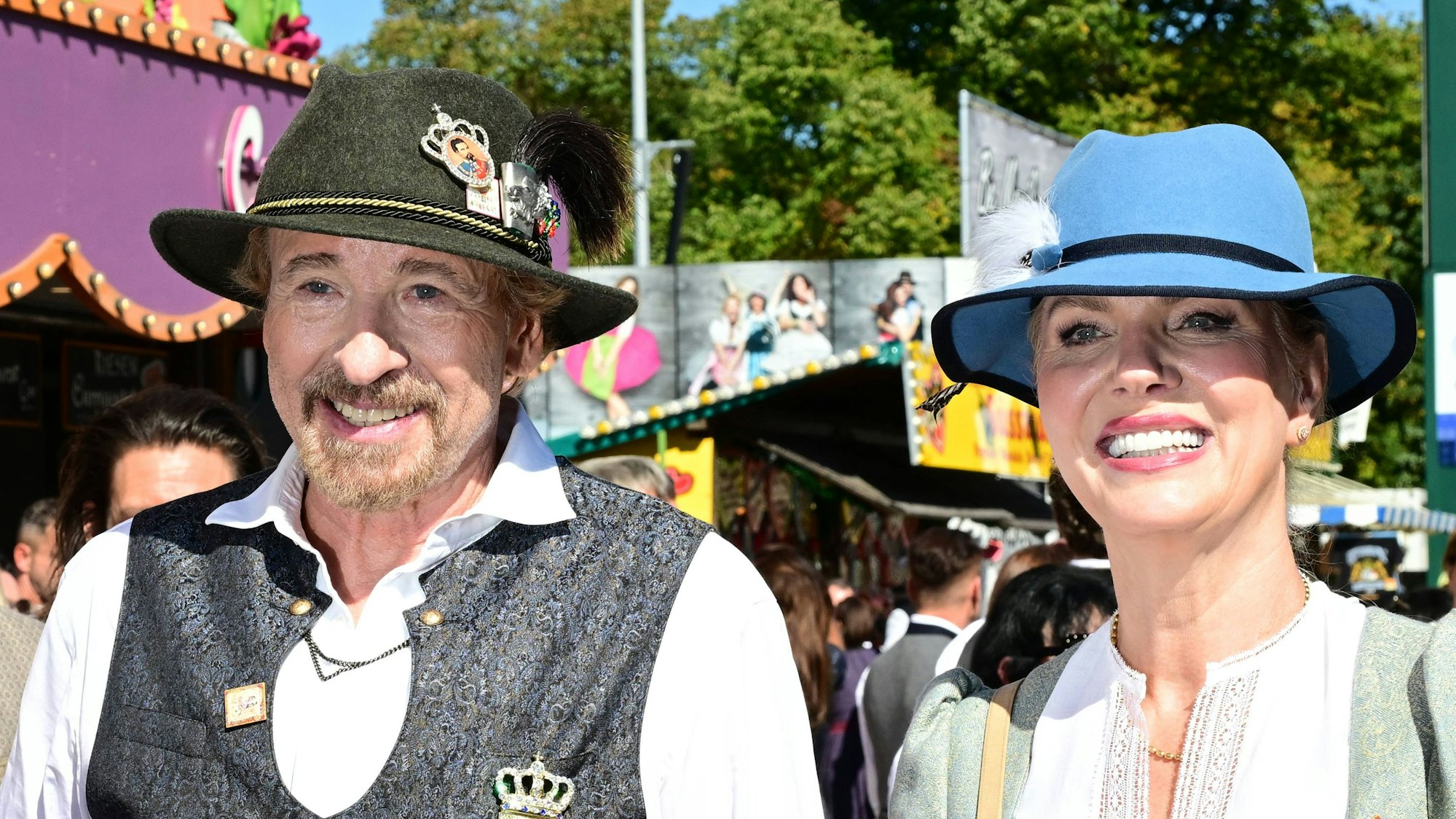 Thomas Gottschalk und Karina Mroß vorm Marstall beim Wiesn-Einzug.
