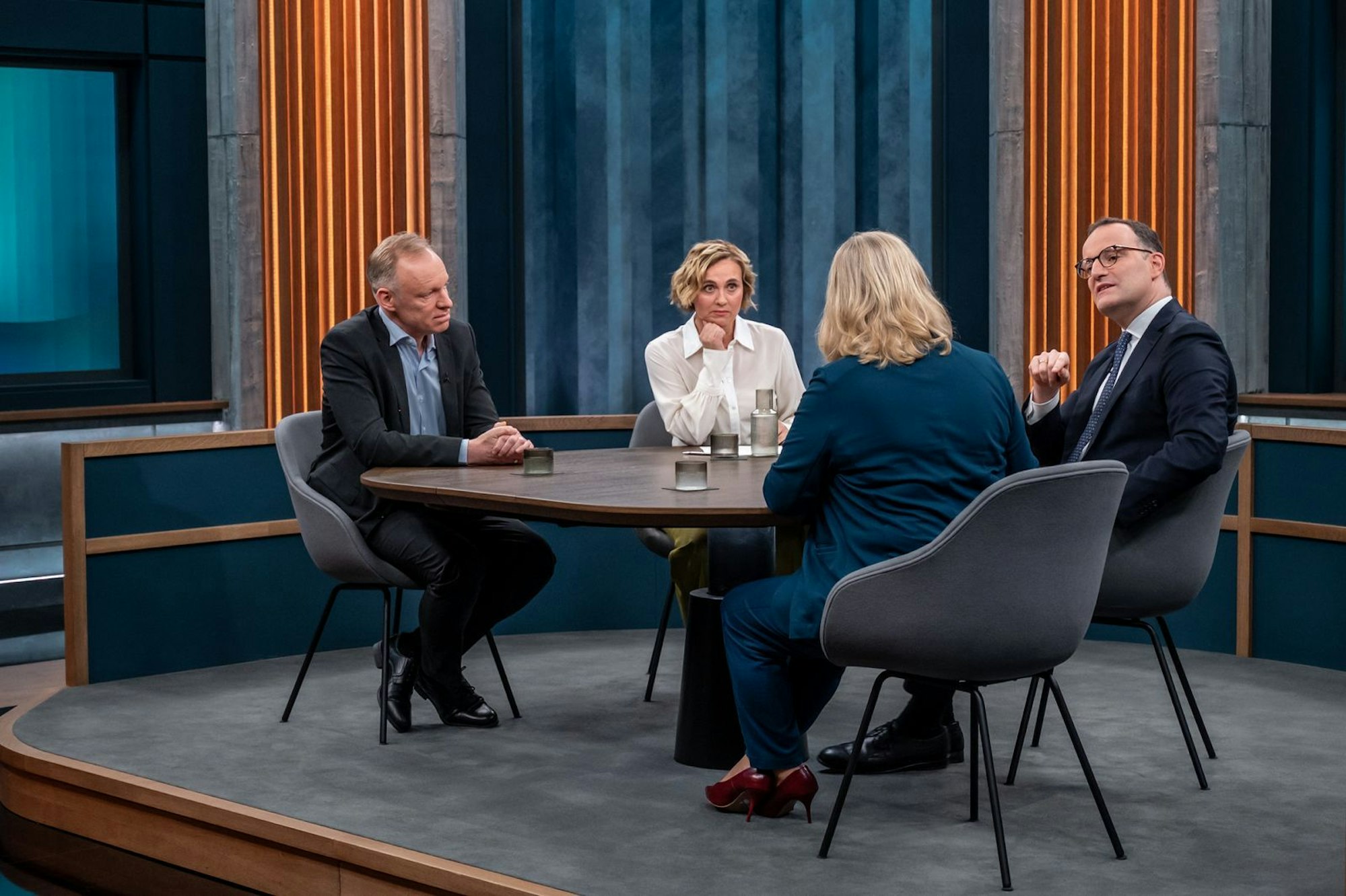 Caren Miosga (zweite von links)sprach mit ihren Gästen über das geplante Renten-Paket und seine möglichen Folgen. (Bild: ARD/Thomas Ernst)