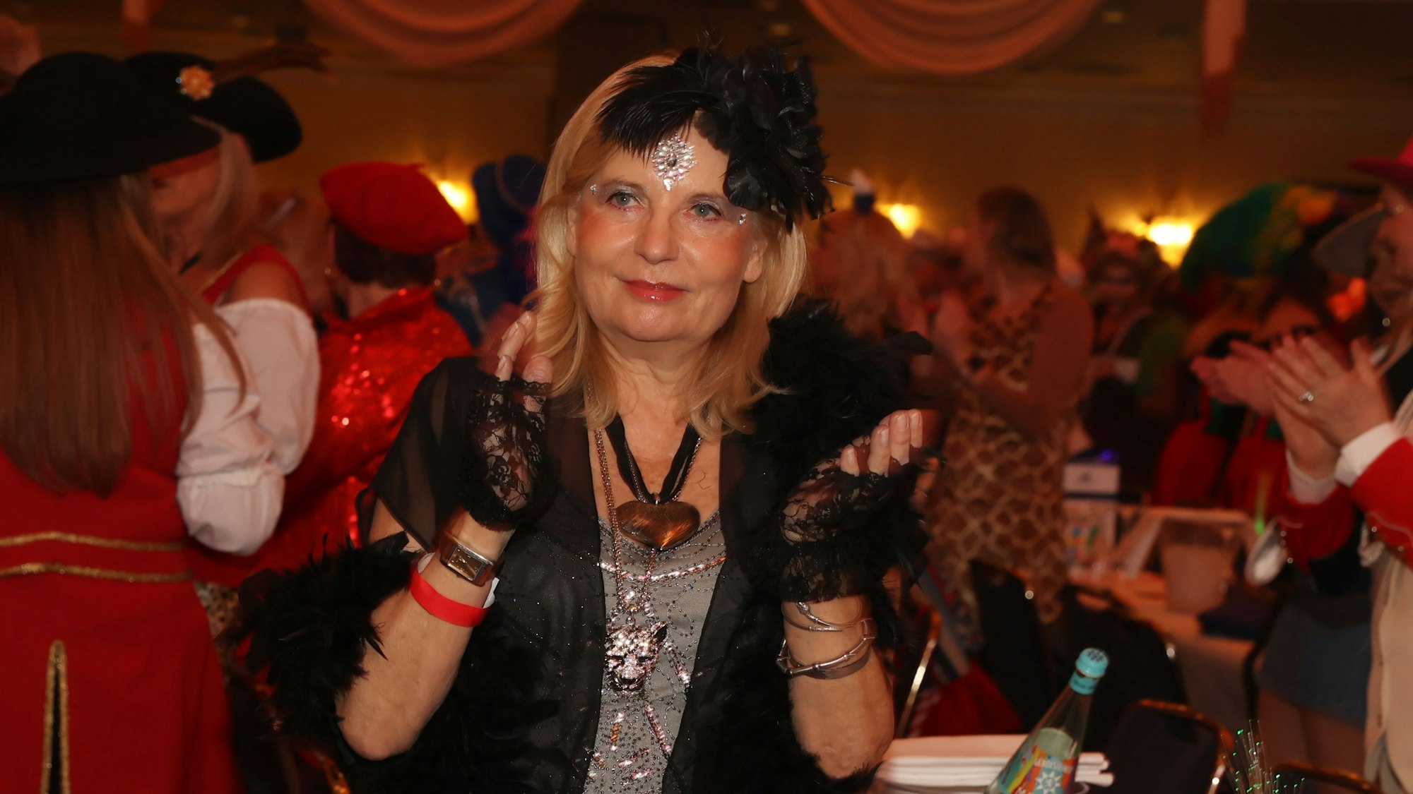 Sabine Postel feiert auch gern Karneval – so wie hier bei der Mädchensitzung „Agrippinas Töchter“ im Maritim.