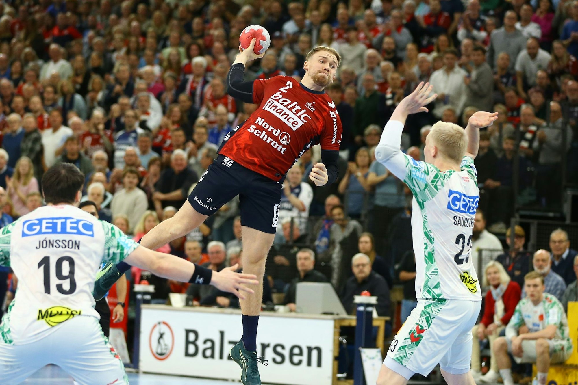 Simon Pytlick (M.) ist einer der besten Handballer der Welt. (Archivbild)