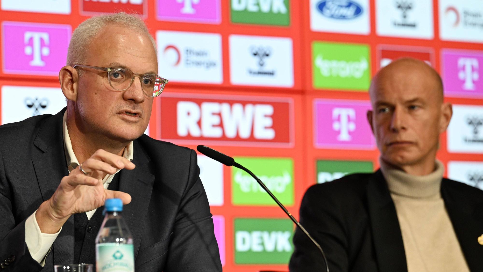 01.12.2025, xophax, Fussball 1.Bundesliga, 1.FC Koeln, Pressekonferenz : FC Vorstand Dr. Jörg Alvermann , links und Jörn Stobbe Koeln *** 01 12 2025, xophax, Soccer 1 Bundesliga, 1 FC Koeln, Press conference FC board Dr. Jörg Alvermann , left and Jörn Stobbe Koeln