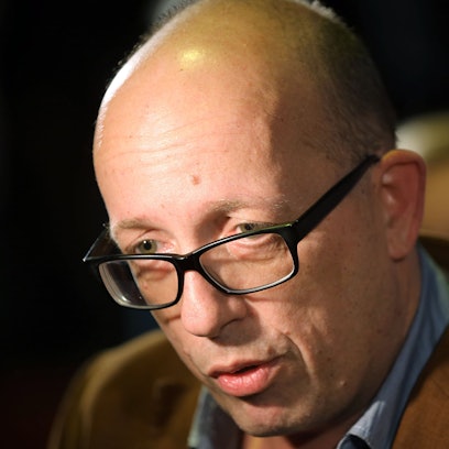 Regisseur Arne Birkenstock kommt am 25.02.2014 in Köln (Nordrhein-Westfalen) zur Premiere des Films «Beltracchi - Die Kunst der Fälschung» in Köln. Foto: Oliver Berg/dpa ++