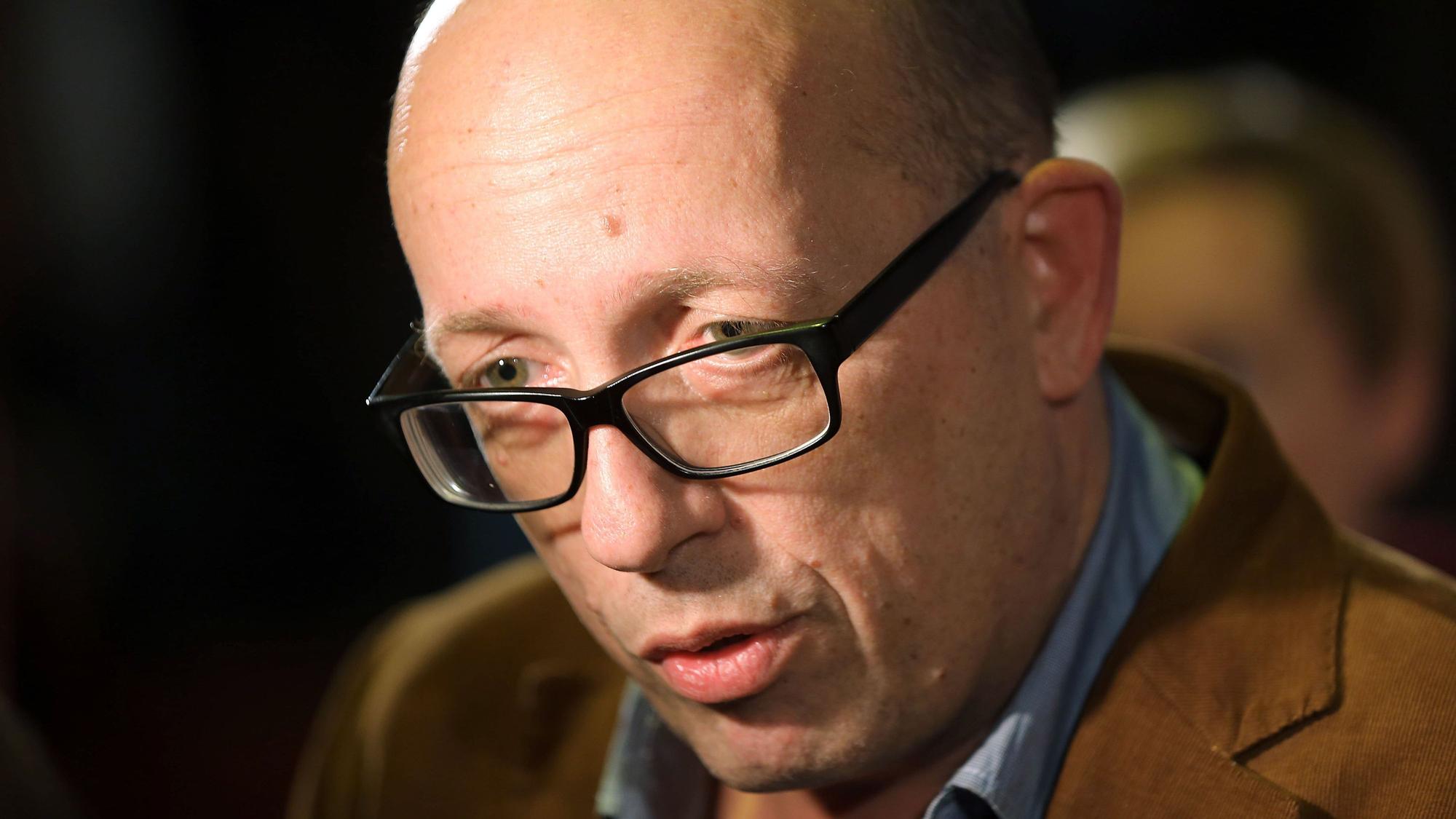 Regisseur Arne Birkenstock kommt am 25.02.2014 in Köln (Nordrhein-Westfalen) zur Premiere des Films «Beltracchi - Die Kunst der Fälschung» in Köln. Foto: Oliver Berg/dpa ++