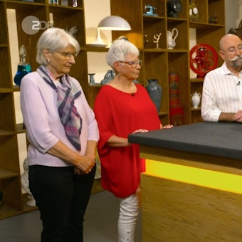 Romy Braun (v.l.) und Ingrid Maddaus mit Horst Lichter und Heide Rezepa-Zabel bei „Bares für Rares“.