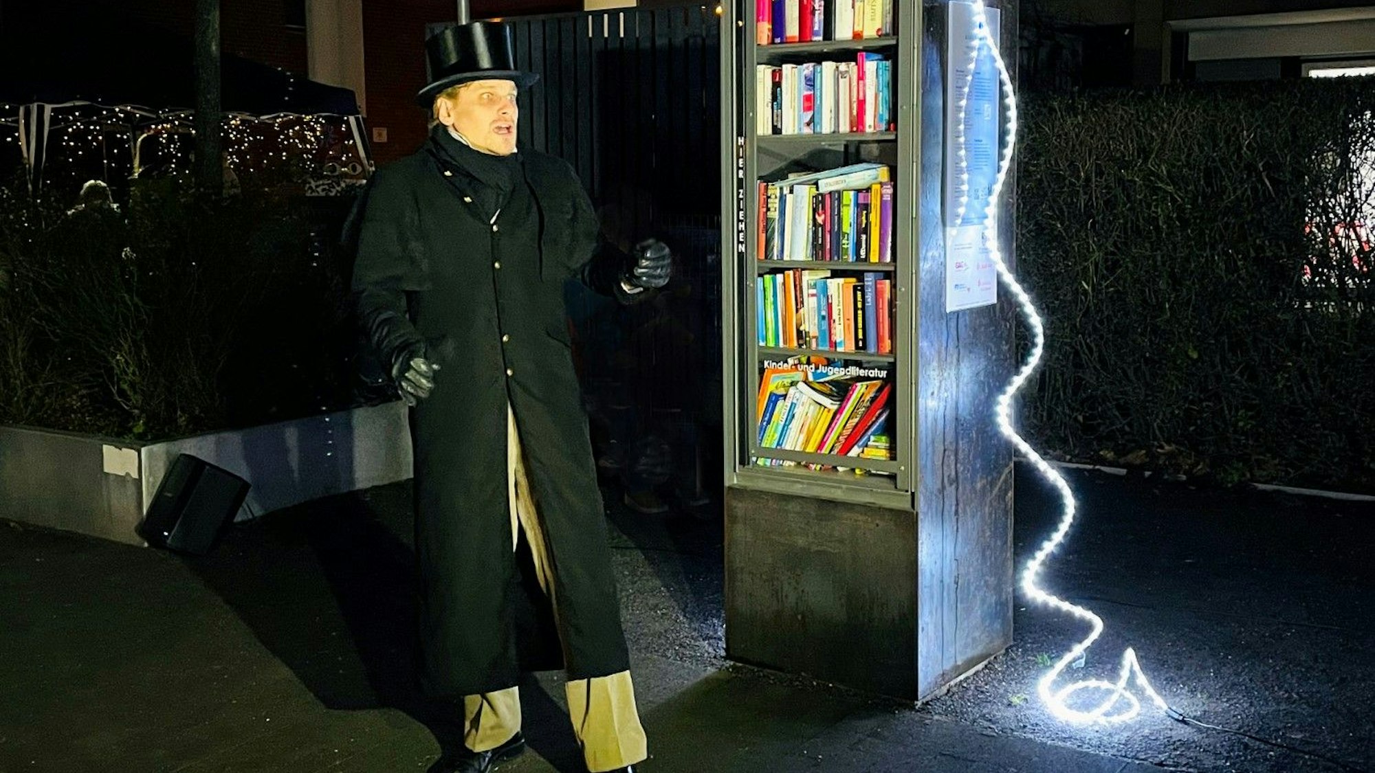 Köln liest im Advent ist eine Veranstaltung mit Lesungen und Shows an Bücherkästen in Köln.