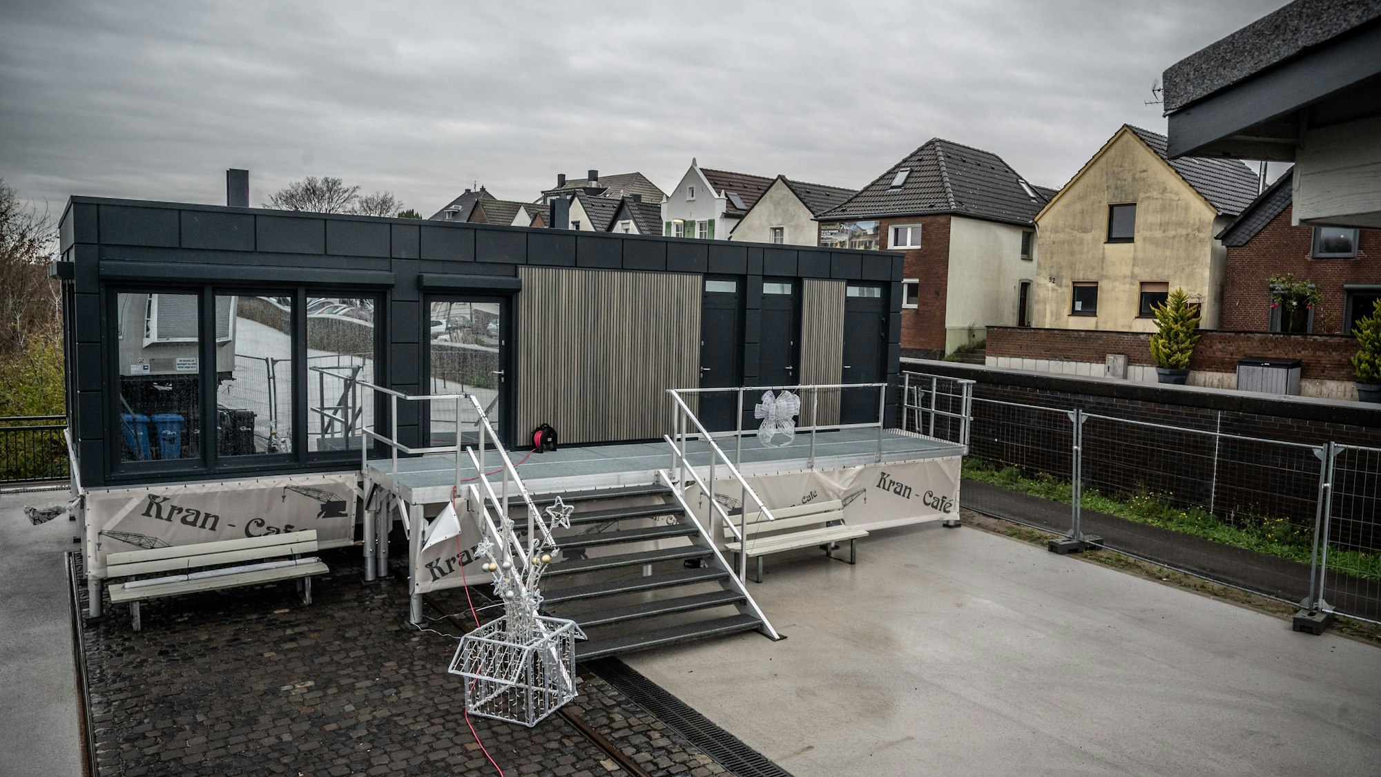 Hitdorf Hafen und Krancafé. Bild: Ralf Krieger