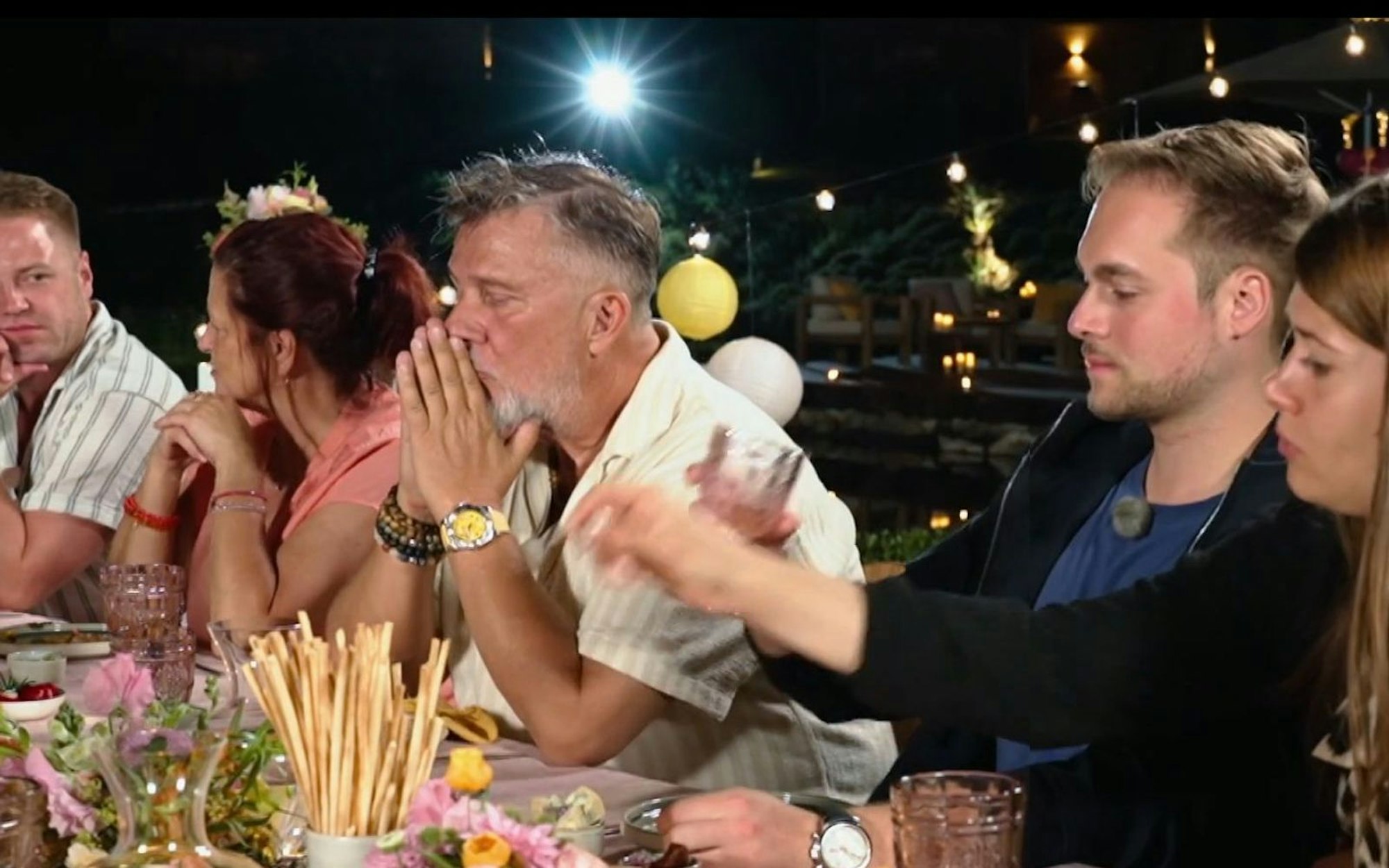 Frank (ver)zweifelt immer mehr (Mitte). (Bild: Sat.1)