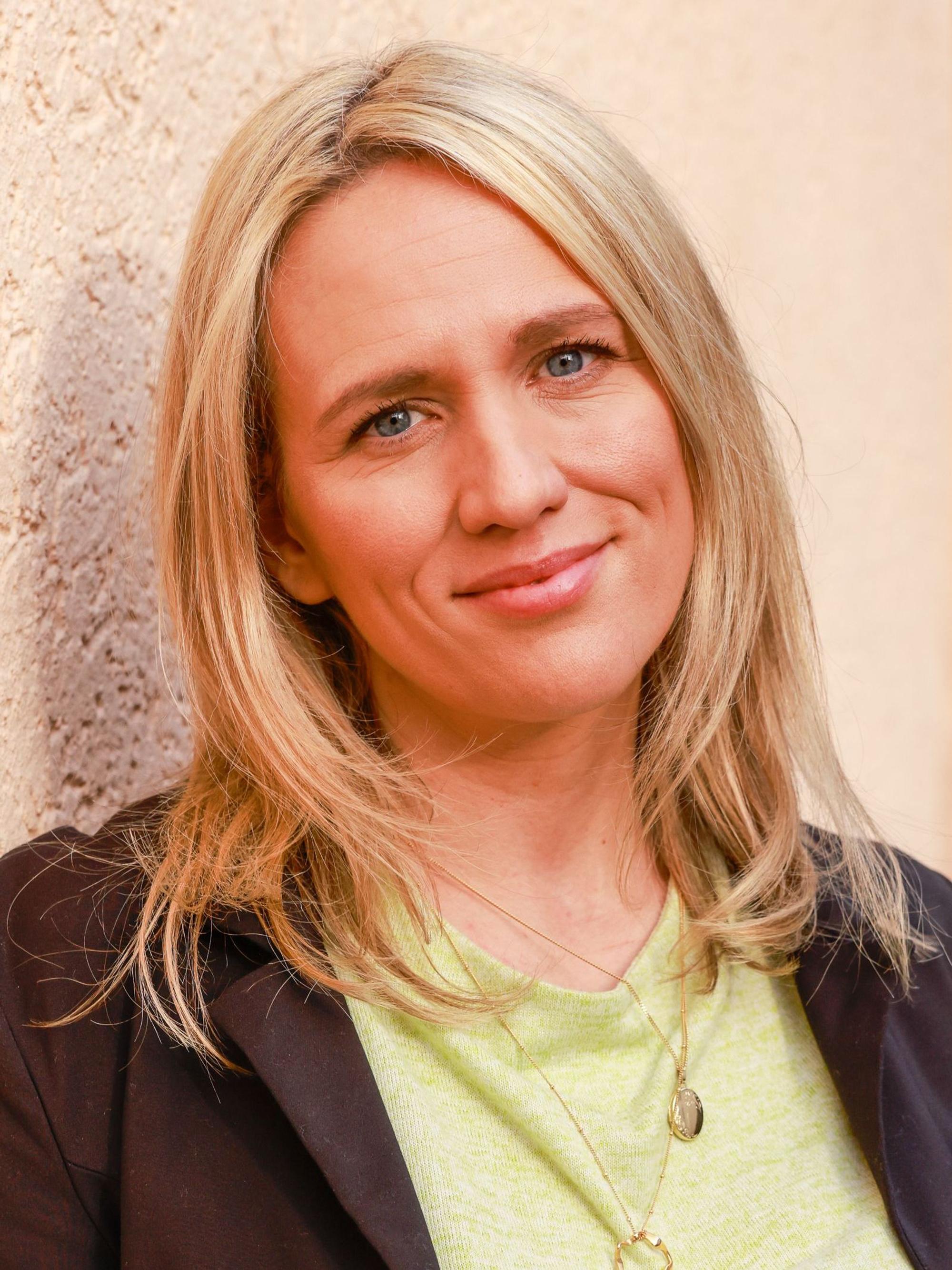 Das Bild zeigt die Strafrechtsprofessorin Elisa Hoven. Foto: Julia Zoooi