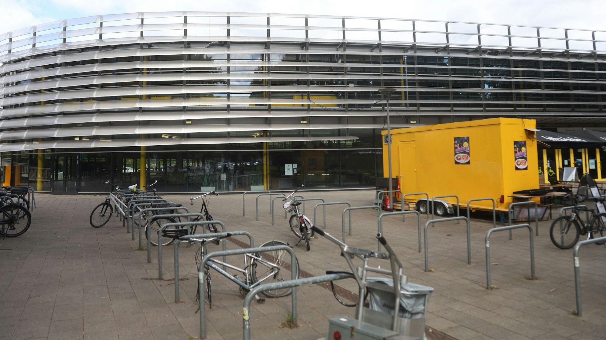 Außenansicht des Lentpark in Köln.