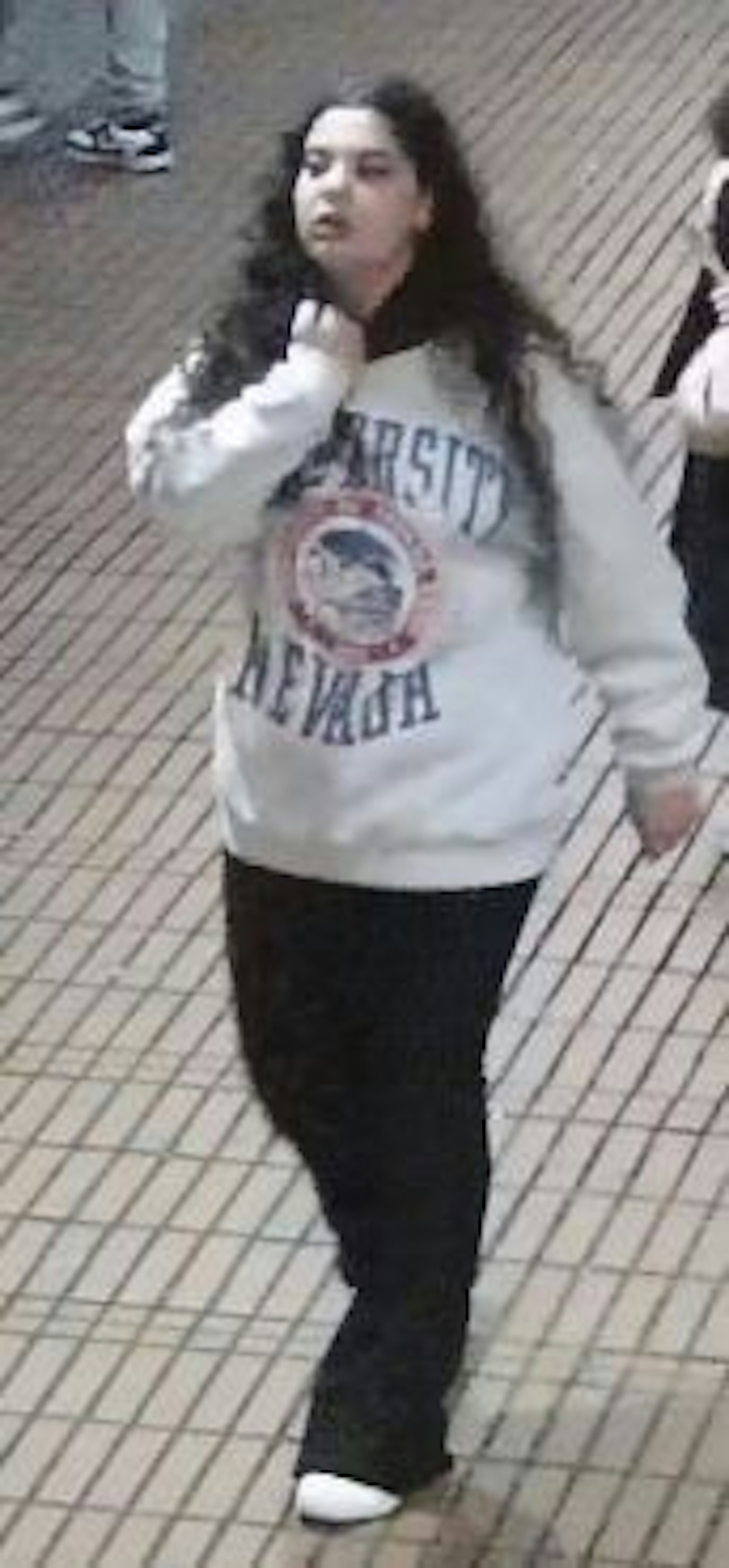 Bild einer Tatverdächtigen aus der Überwachungskamera