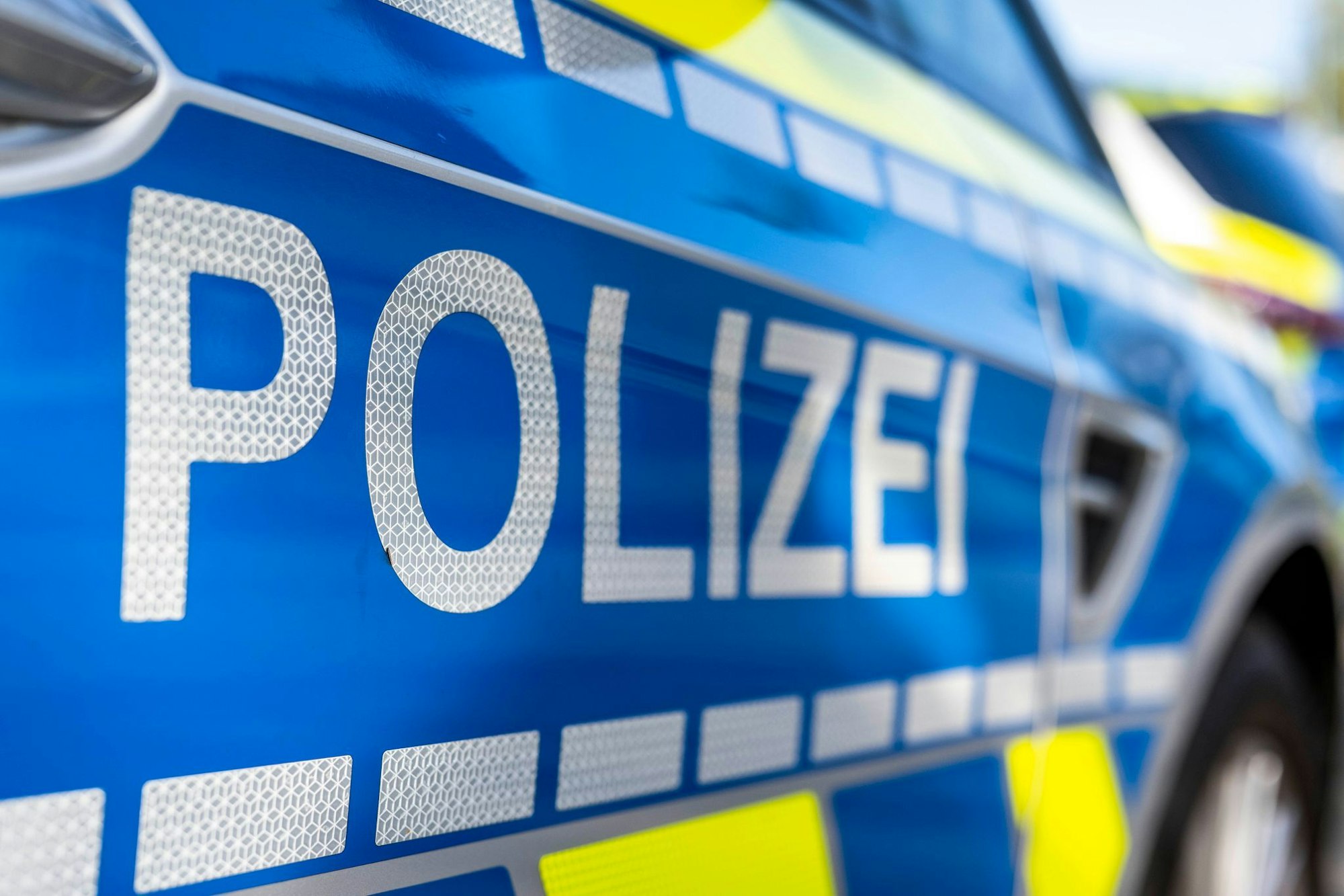 Nach einem mutmaßlichen Frittenfett-Diebstahl stellte die Polizei auf einem Parkplatz ein Vater-Sohn-Duo. (Symbolfoto)
