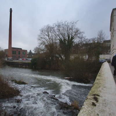 Das Wupperwehr in Höhe der Firma Radium in Wipperfürth