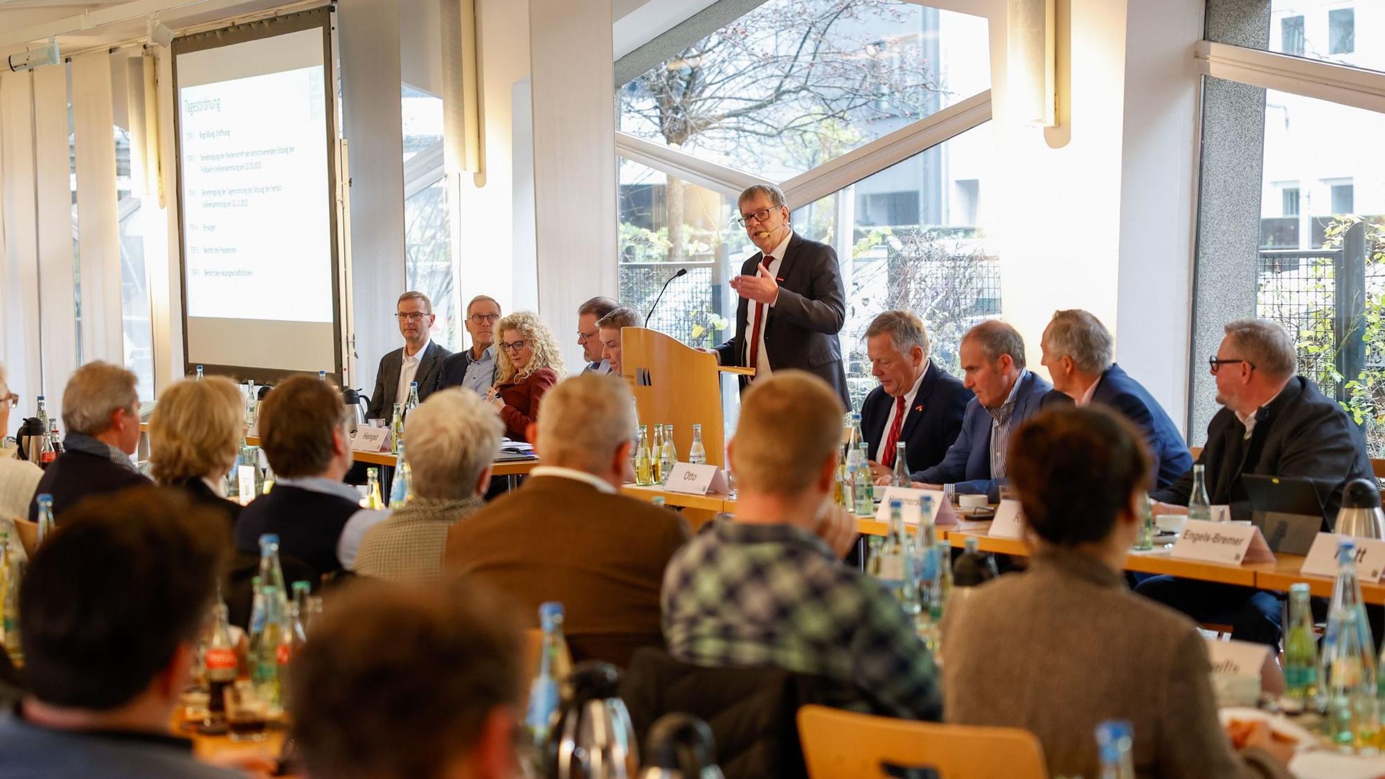 Thomas Radermacher, Präsident der Handwerkskammer zu Köln, bei der Vollversammlung in Köln