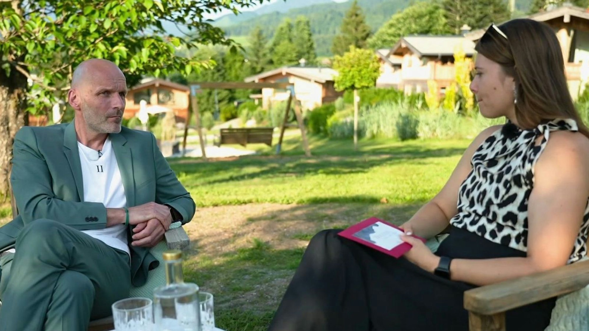 Markus Ernst konfrontiert Michelle mit ihrer Lüge. (Bild: Sat.1)