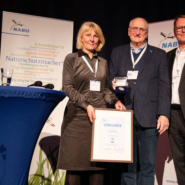 Auf dem Foto sind von links nach rechts zu sehen:
Dr. Heide Naderer, Heinz Kowalski und Jörg-Andreas Krüger.