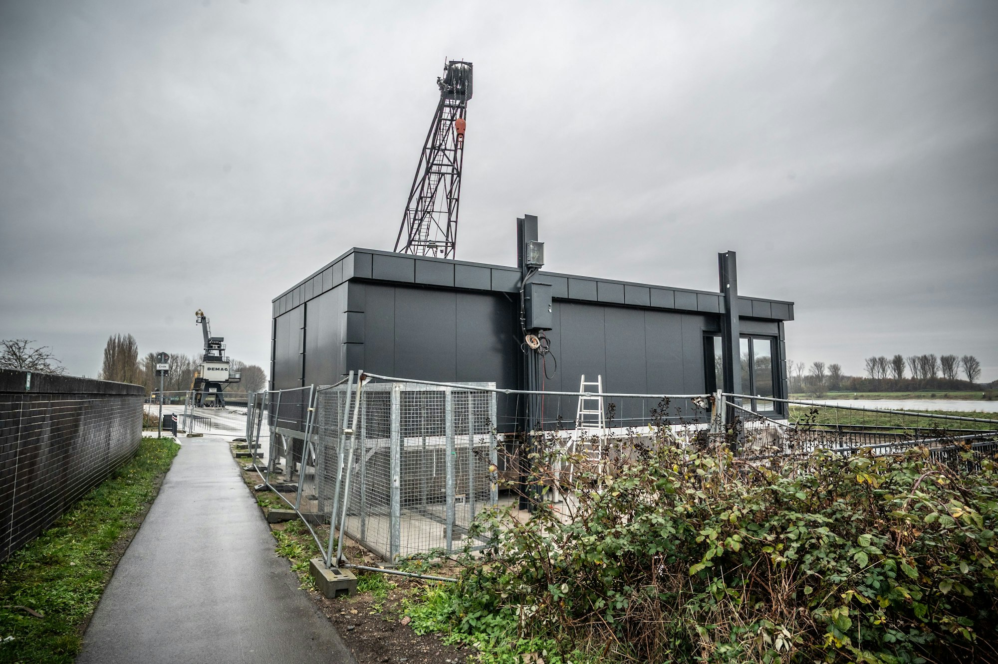 Hitdorf Hafen und Krancafé