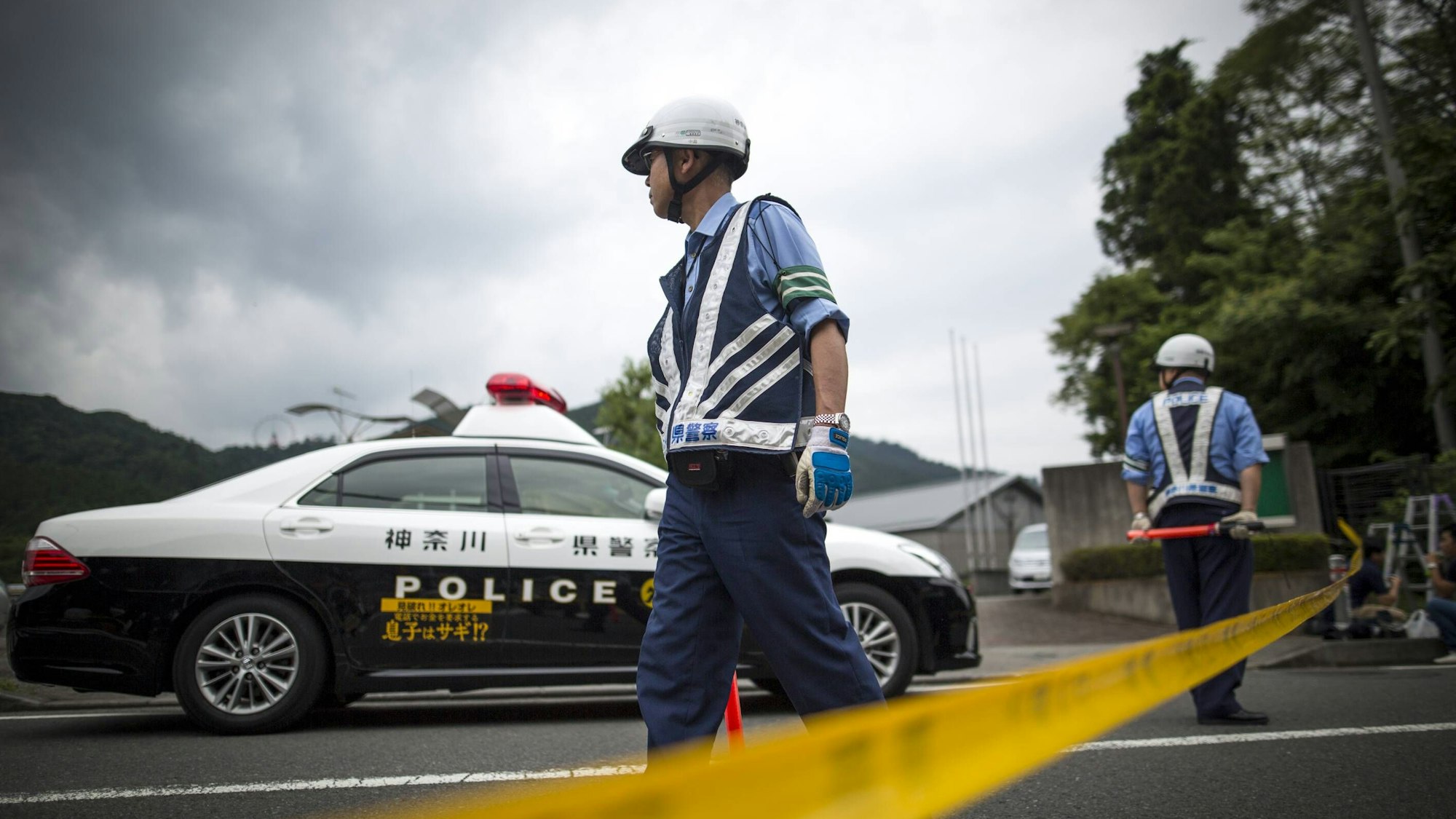 Polizei sichert einen Tatort in Tokio.