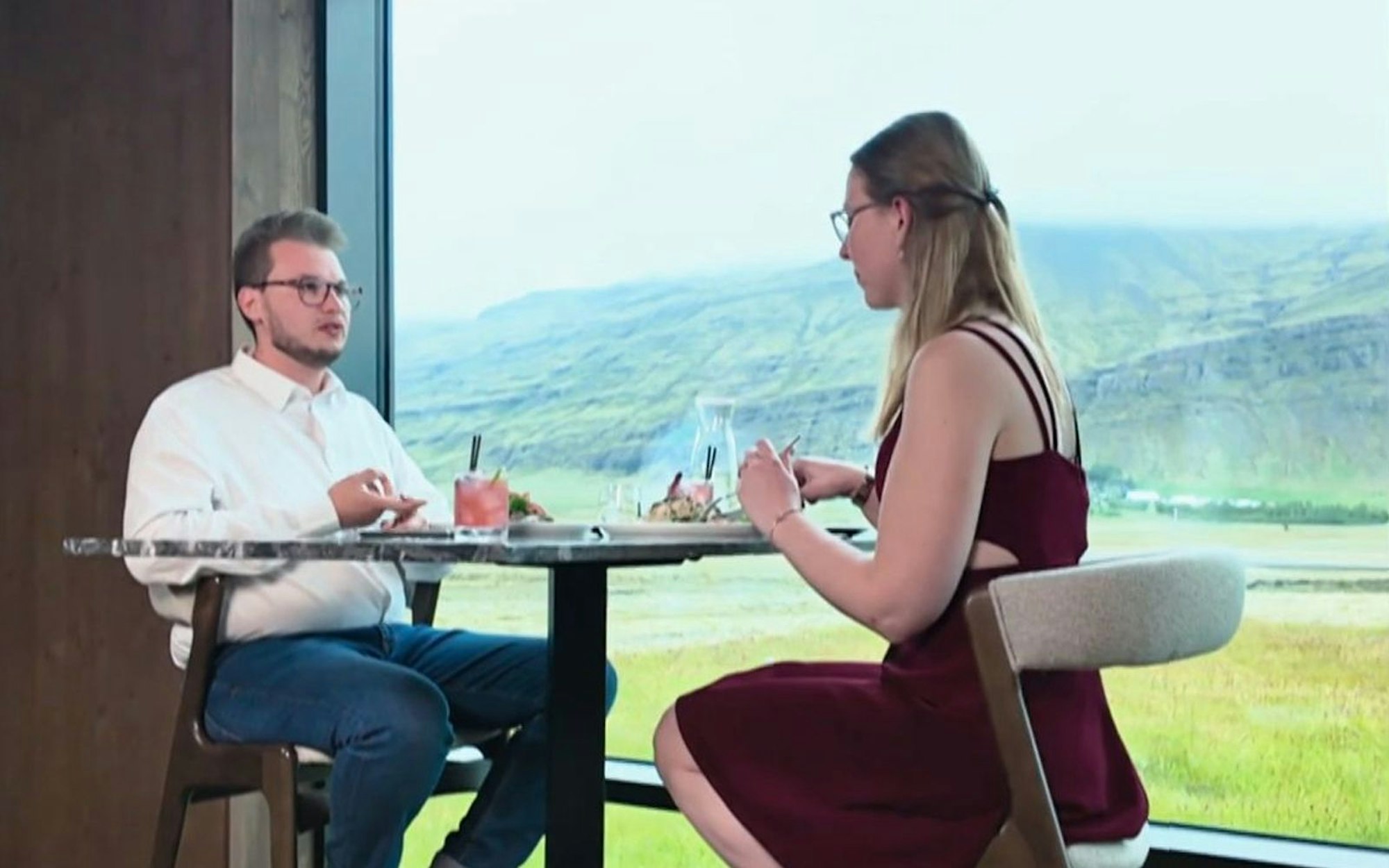 Julian und Julia haben zumindest freundschaftlich zueinander gefunden. (Bild: Sat,1)