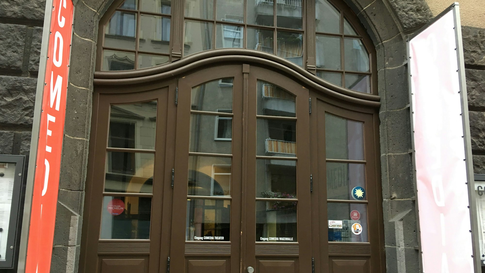 Die Tür zur Comedia in Köln.