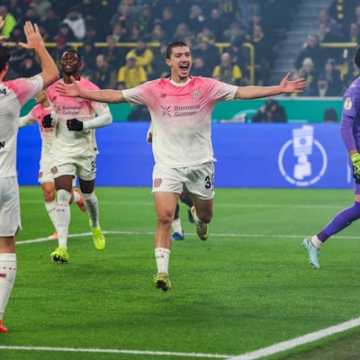 Fußball DFB Pokal - Borussia Dortmund - Bayer 04 Leverkusen am 02.12.2025 im Signal Iduna Park in Dortmund Jubel, Torjubel, Torschuetze, Torschütze Ibrahim Maza Leverkusen 30 jubelt nach seinem Tor zum 0 zu 1 *** Soccer DFB Cup Borussia Dortmund Bayer 04 Leverkusen on 02 12 2025 at the Signal Iduna Park in Dortmund Cheering, goal celebration, goal scorer, goal scorer Ibrahim Maza Leverkusen 30 cheers after his goal to 0 to 1 MH