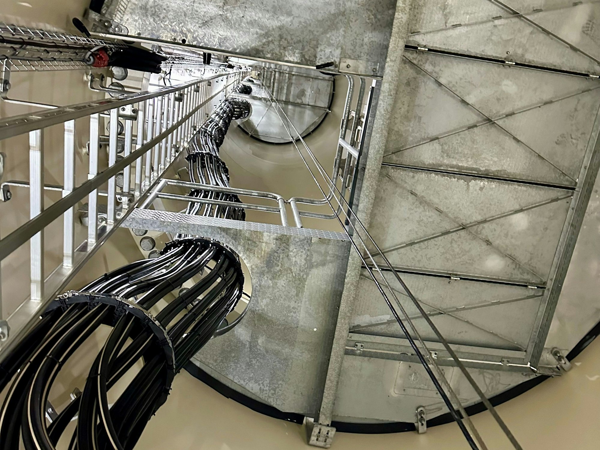 Zu sehen ist das Innere eines Windrades.