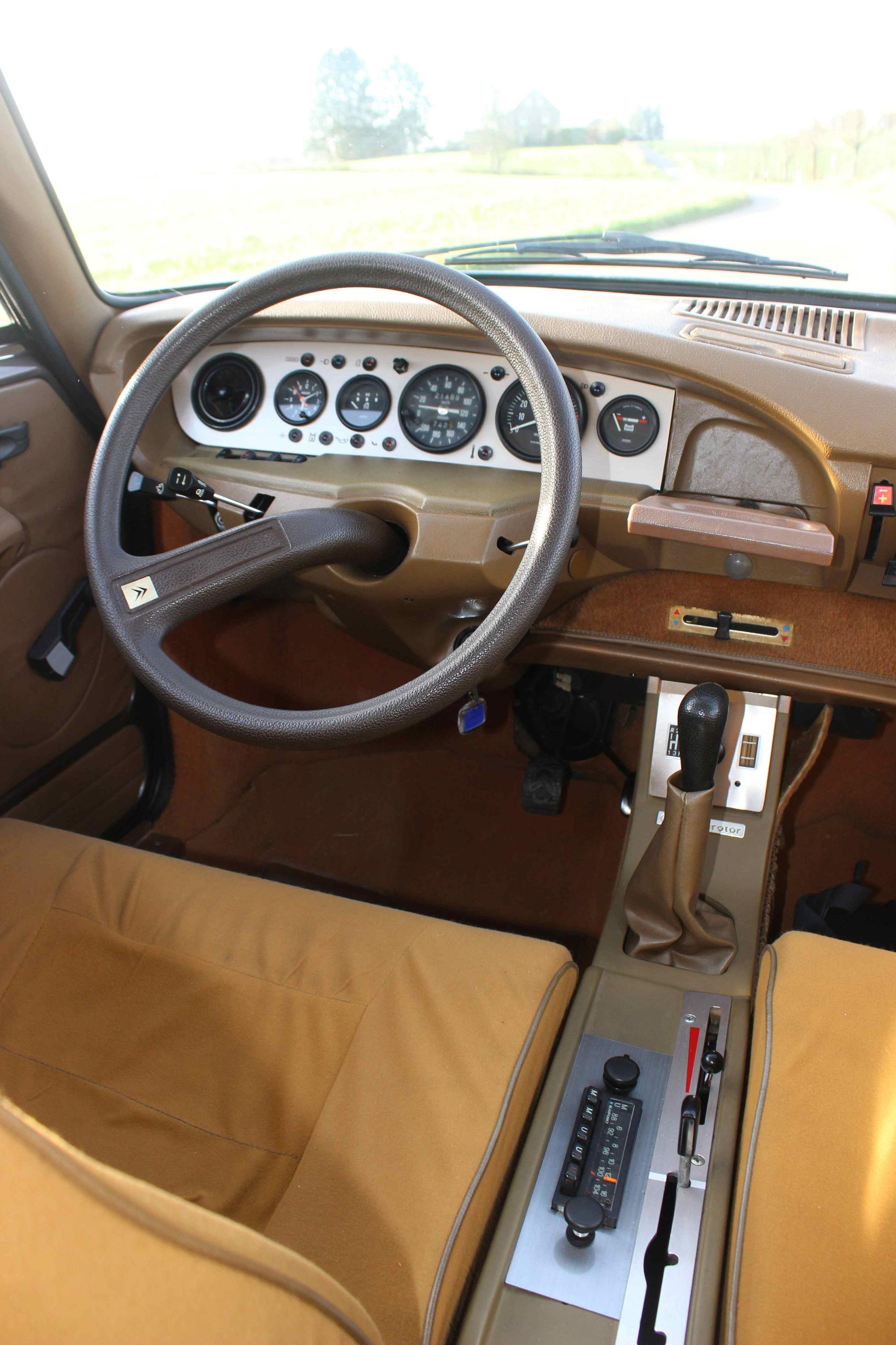 Lenkrad und Armaturenbrett des Citroën GS Birotor