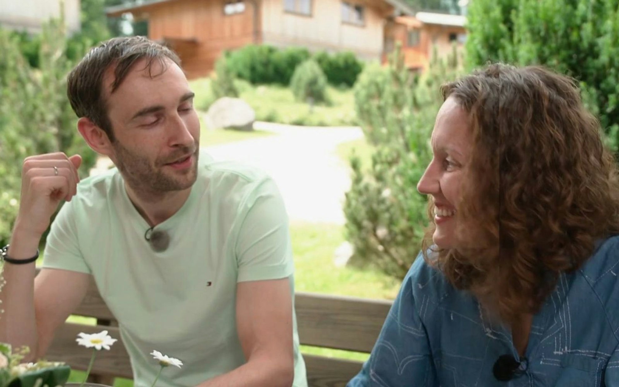 Die Turteltauben der Staffel: Martin und Sarah. (Bild: Sat.1)