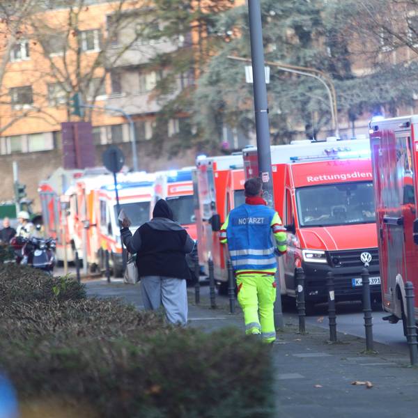 Bei einem Pfefferspray-Einsatz am Berufskolleg Humboldtstraße am Perlengraben sind am Montagmorgen (1. Dezember) mehrere Schülerinnen und Schüler leicht verletzt worden. Es ist nicht der erste Vorfall dieser Art. Foto: Arton Krasniqi