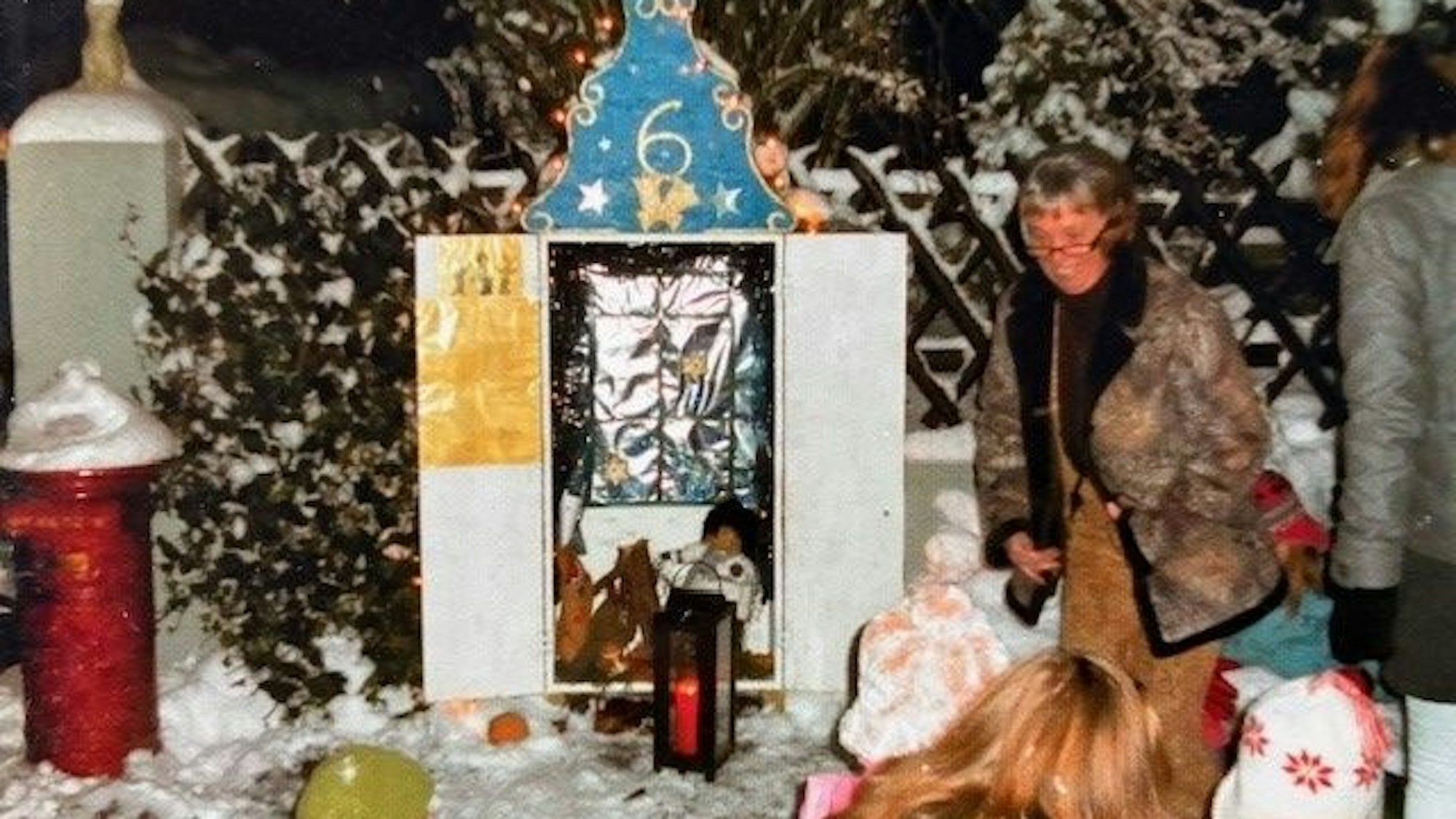 Seit nunmehr 20 Jahren gibt es in Leuscheid den Lebendigen Adventskalender; Mathilde Wittkop und ihr mittlerweile verstorbener Mann waren von Anfang an dabei