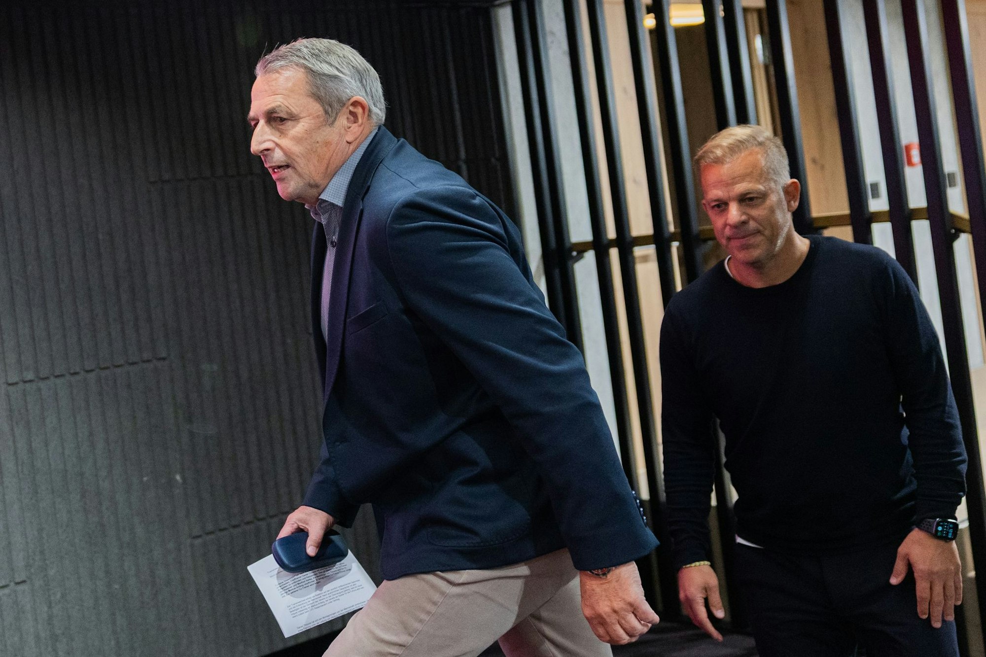 Sportvorstand Klaus Allofs geht, Trainer Markus Anfang darf bleiben. (Archivbild)