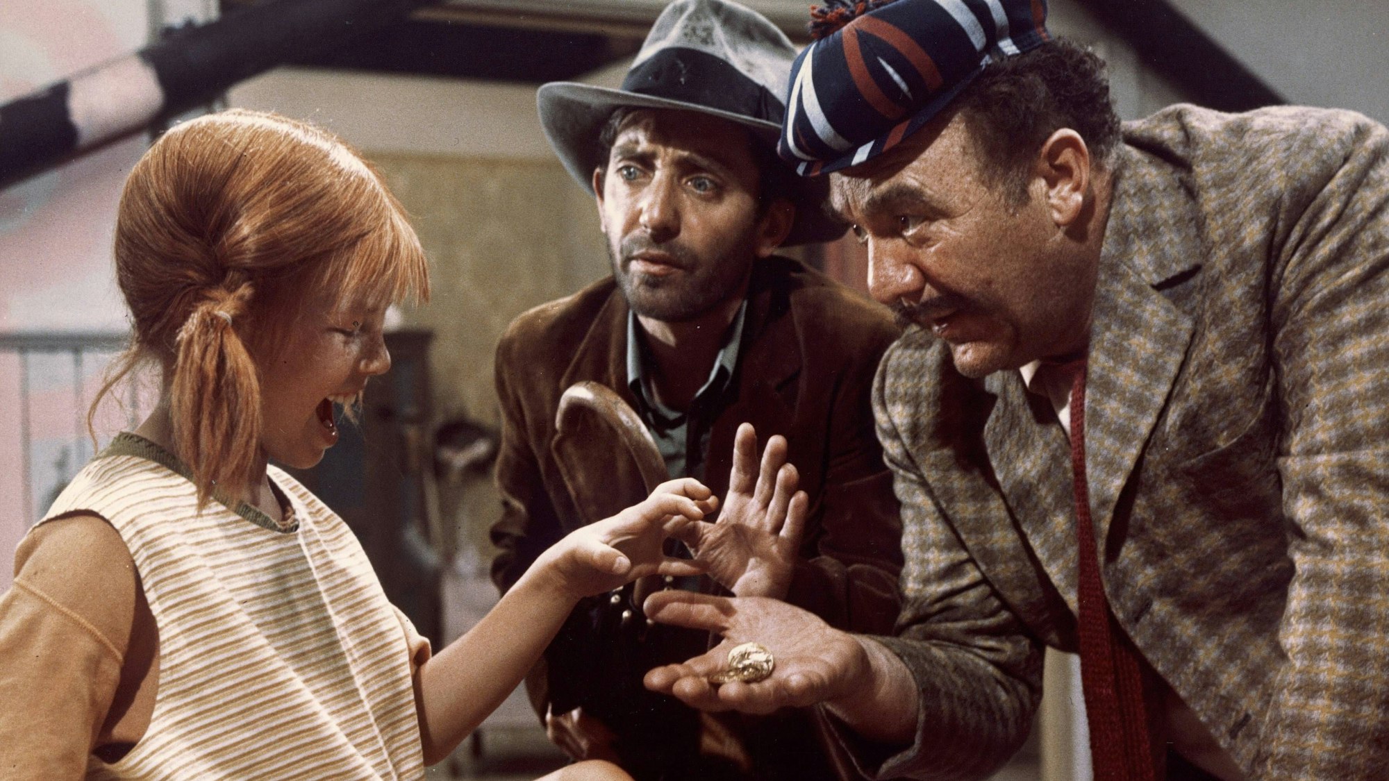 Hans Clarin und Paul Esser als die beiden Landstreicher Donner-Karlsson und Blom mit Inger Nilsson als Pippi Langstrumpf in der Verfilmung von 1968 unter der Regie von Olle Hellbom.