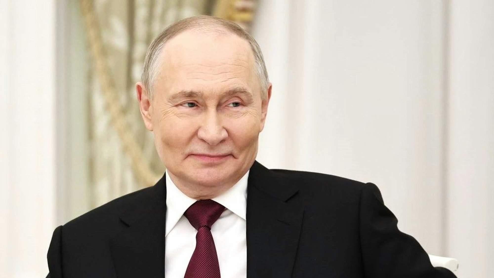 Wladimir Putin beim Treffen mit dem US-Sondergesandten Steve Witkoff und Trumps Schwiegersohn Jared Kushner im Kreml. (Archivbild)