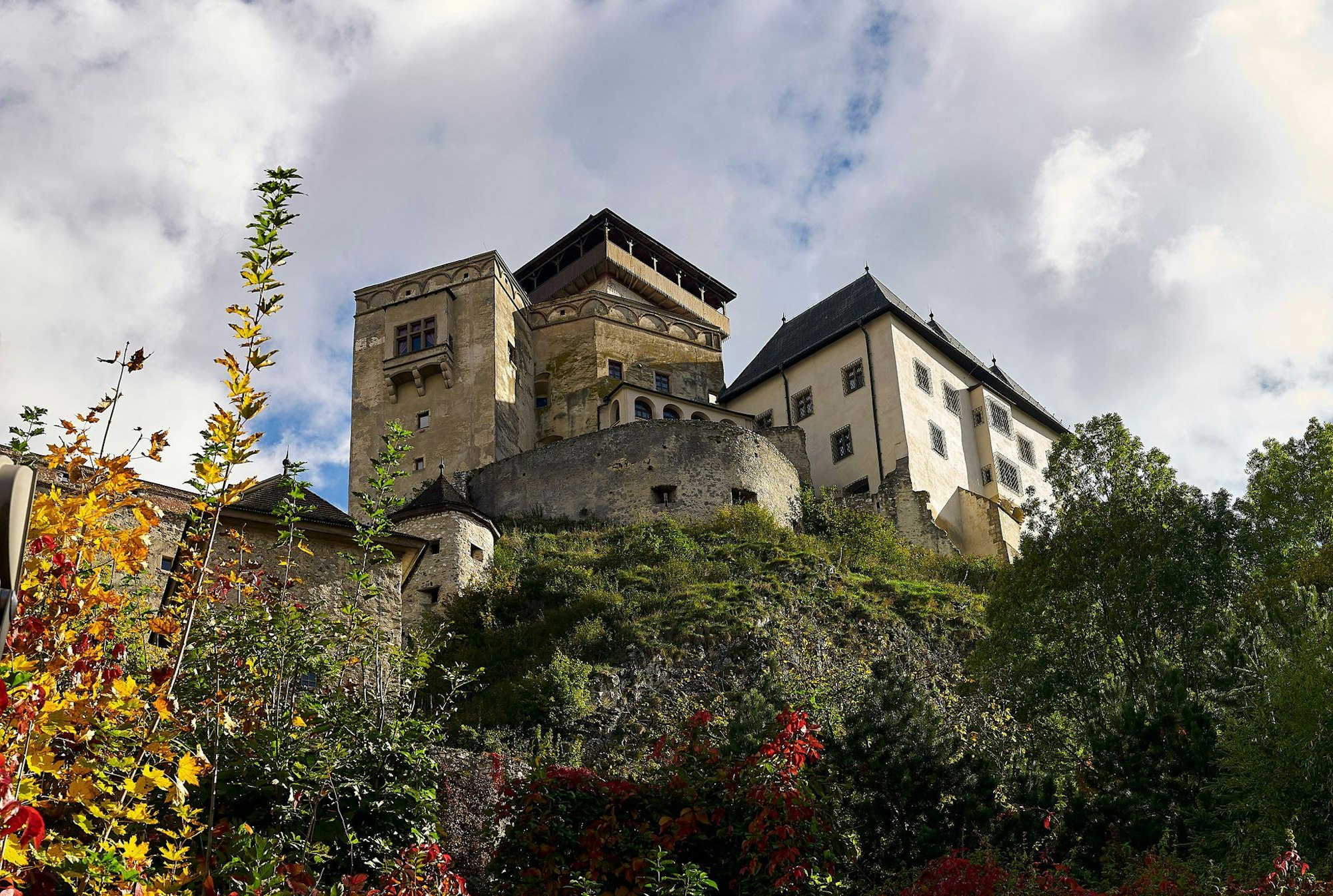 Die mittelalterliche Burganlage thront über dem slowakischen Trencin.