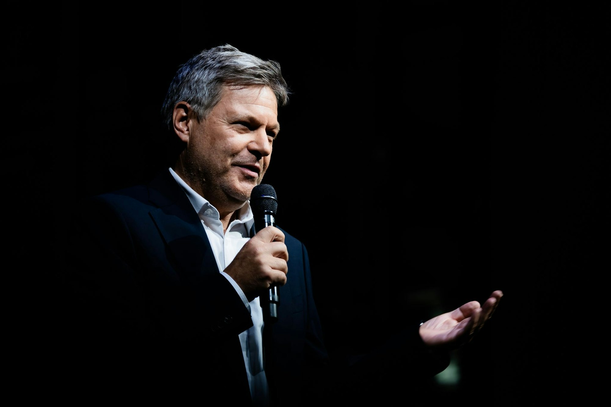 Robert Habeck reist für ein Gespräch über Wahrheit und Dichtung zur Lit.Cologne an. (Archivbild)