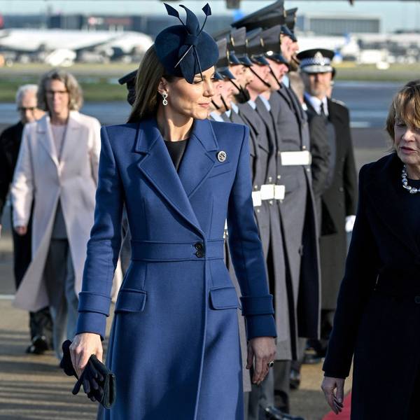 Prinzessin Kate (links) unterhält sich mit Elke Büdenbender (rechts), der Ehefrau des deutschen Bundespräsidenten Frank-Walter Steinmeier.