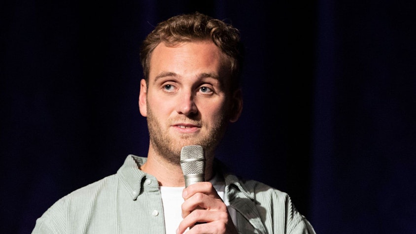 2015 hat Leon Windscheid bei „Wer wird Millionär?“ die Million abgeräumt. (Bild: IMAGO / Kirchner-Media / Marco Steinbrenner)