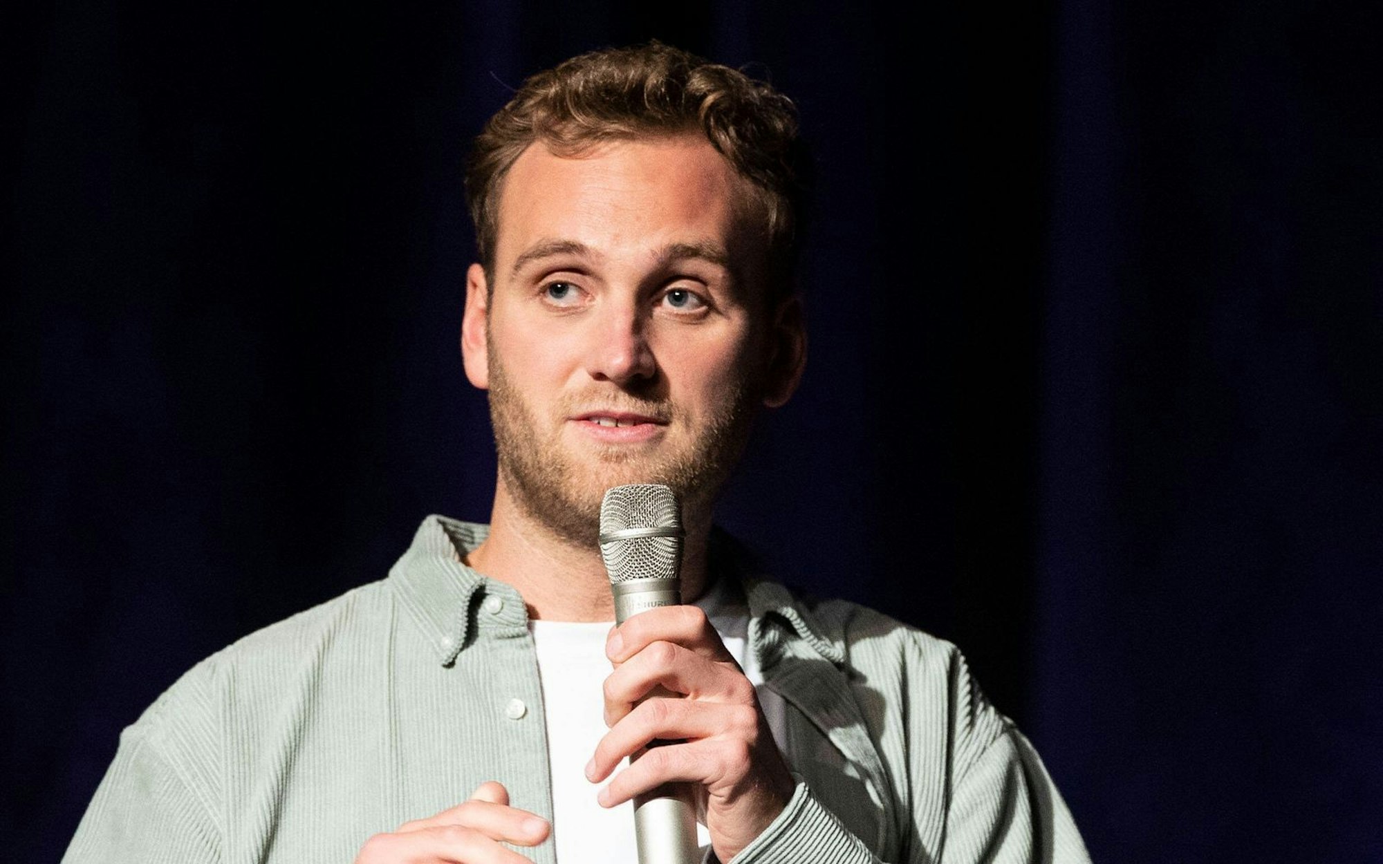 2015 hat Leon Windscheid bei „Wer wird Millionär?“ die Million abgeräumt. (Bild: IMAGO / Kirchner-Media / Marco Steinbrenner)