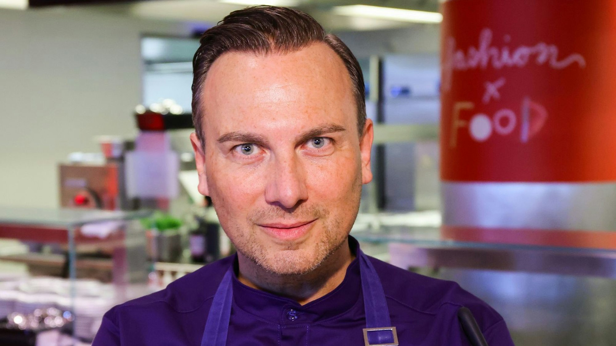 Tim Raue hatte keine schöne Kindheit, wie er bei „The Taste“ durchscheinen ließ. (Bild: 2024 Getty Images/Joshua Sammer)