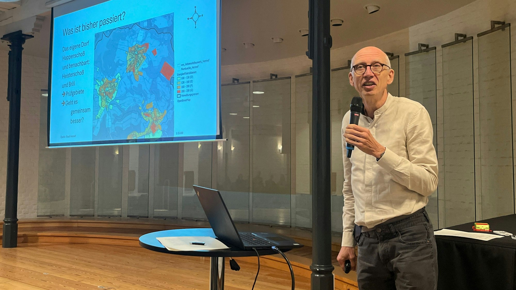 Dr. Reinhart Brünig stellte seine Ideen zu einem Nahwärmenetz in Happerschoß und Heisterschoß vor.