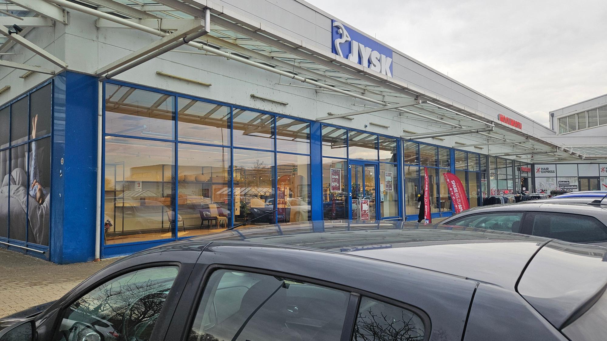 Zu sehen ist die Bedburger Filiale des Unternehmens Jysk.