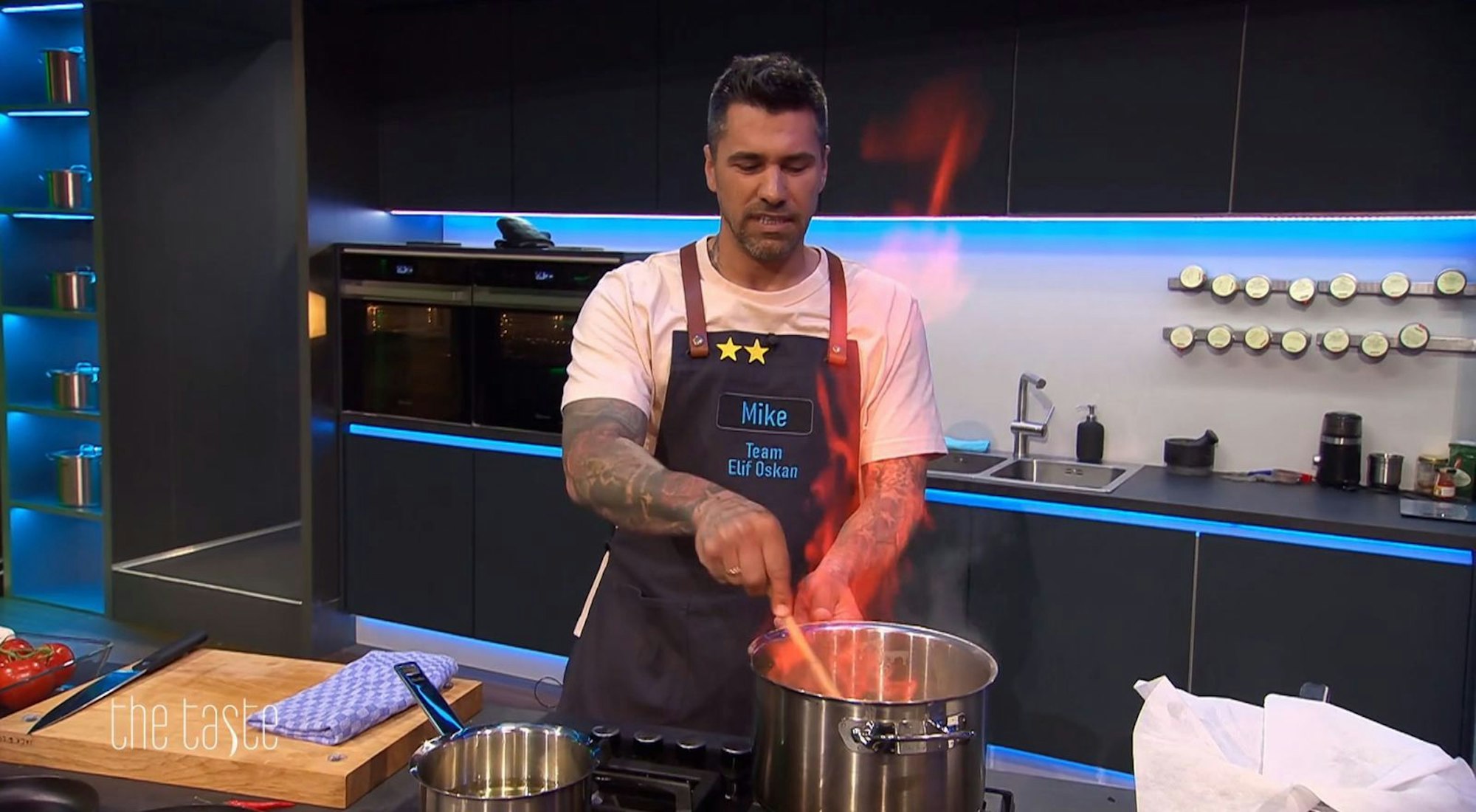 Eigentlich ein heißer Typ. Doch die Reise für Mike ist kurz vor dem Halbfinale zu Ende. (Bild: Joyn/Screenshot)