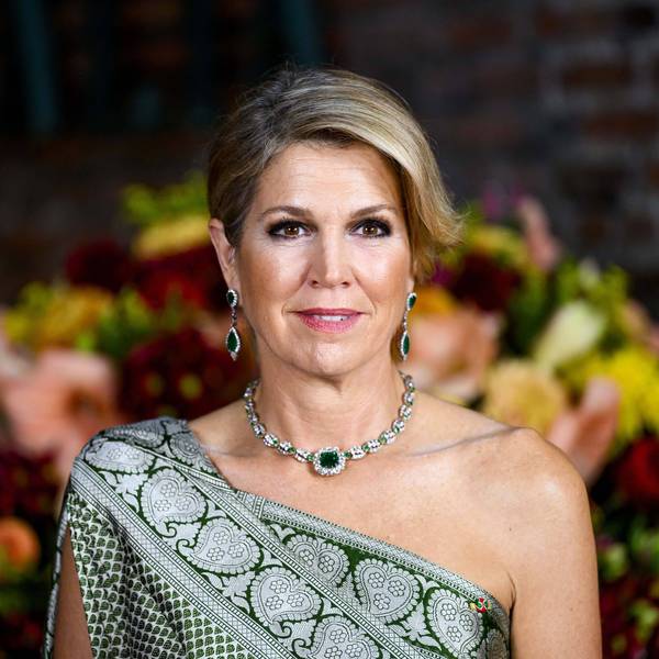 Königin Maxima trifft im „Thalia Theater“ in Paramaribo ein, wo als kulturelles Dankeschön zum Staatsbesuch ein Konzert mit „Sabrina Starke“ und surinamischen Künstlern stattfindet.