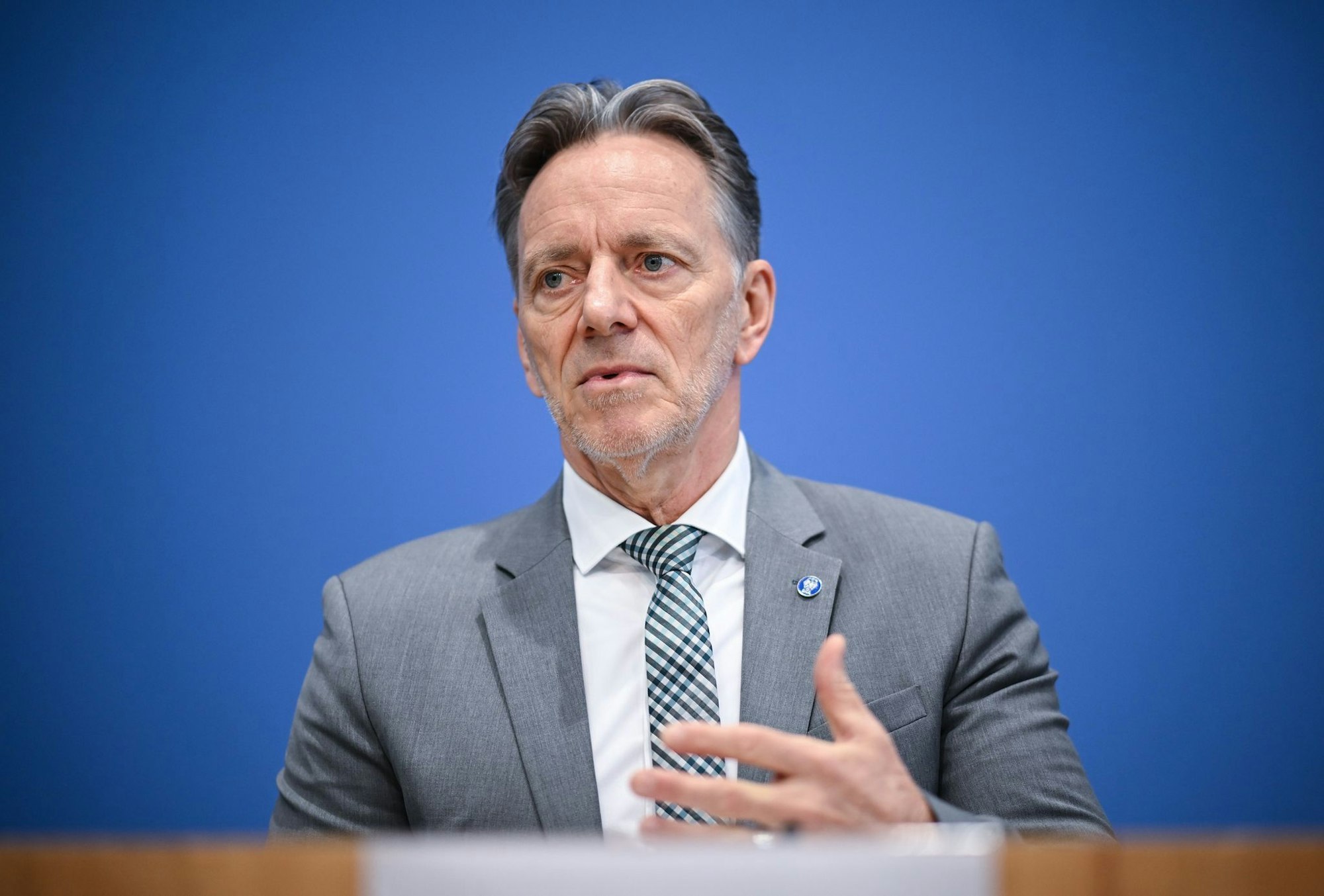 Der Präsident des Bundeskriminalamts, Holger Münch, appelliert an die Innenministerkonferenz, sich mit Blick auf die Landtagswahlen im kommenden Jahr mit der Frage zu beschäftigen, wer Zugang zu welchen Daten der Sicherheitsbehörden hat. (Archivbild)