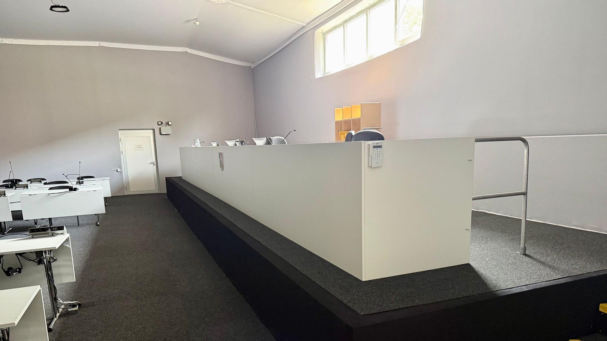 Saal im Behelfsbau des Kölner Landgerichts